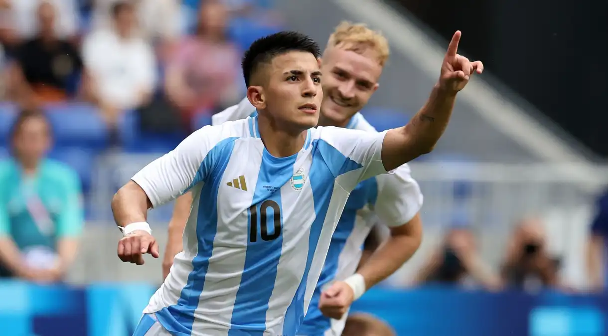 Estrela do Botafogo faz golaço e Argentina se classifica na Olimpíada de Paris