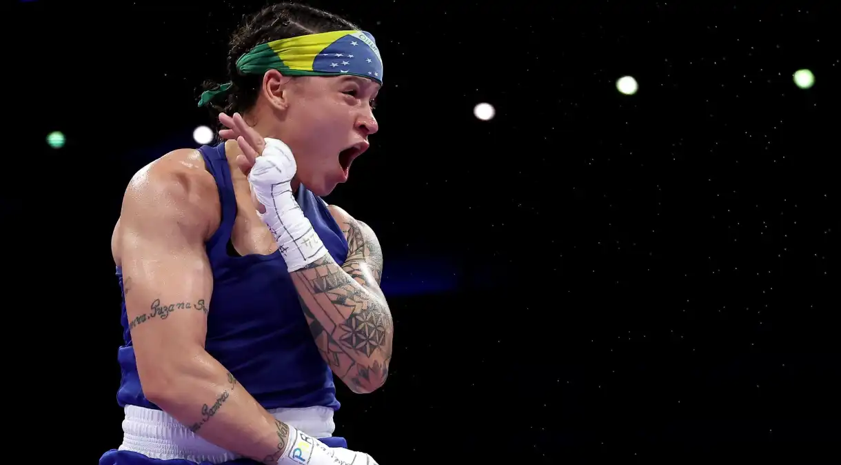 Bia Ferreira vence, vai à semifinal do boxe em Paris e garante medalha para o Brasil