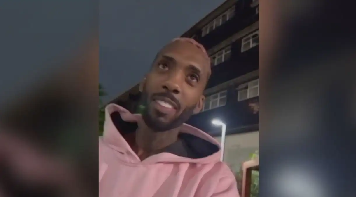 Mulher que fez ataque racista contra homem é condenada a deixar prédio onde mora