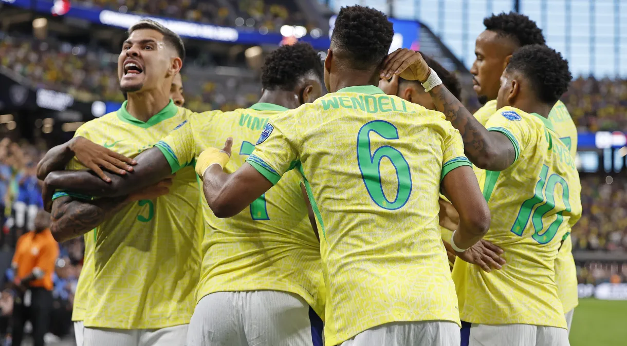 Campeão mundial pelo Brasil detona meio-campo da Seleção na Copa América: “Porcaria”