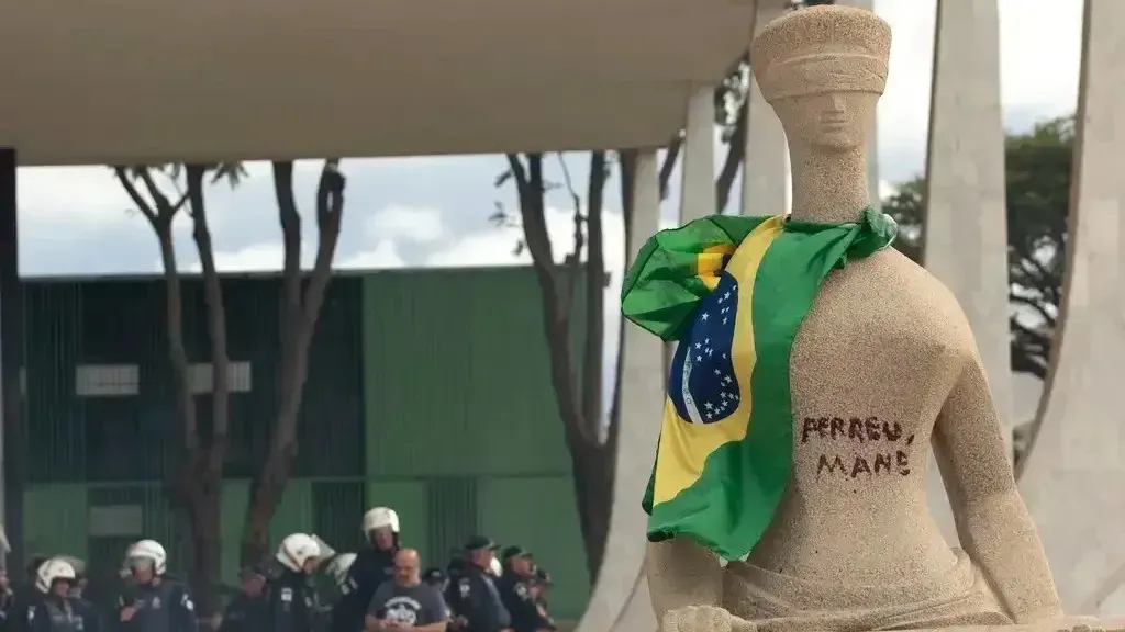 estatua stf pichada perdeu mane e1721122770307