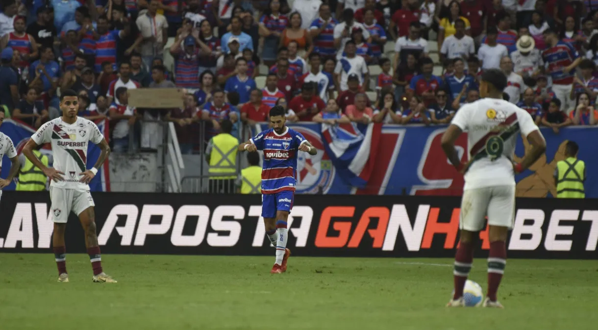 Flu perde para Fortaleza e chega a 12 jogos sem vencer no Brasileiro