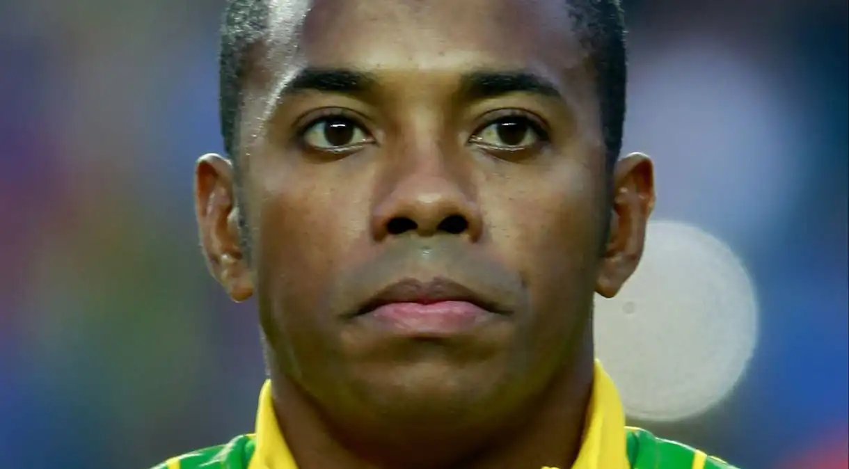 Condenado por estupro, Robinho tem pedido negado pela Justiça para reduzir pena