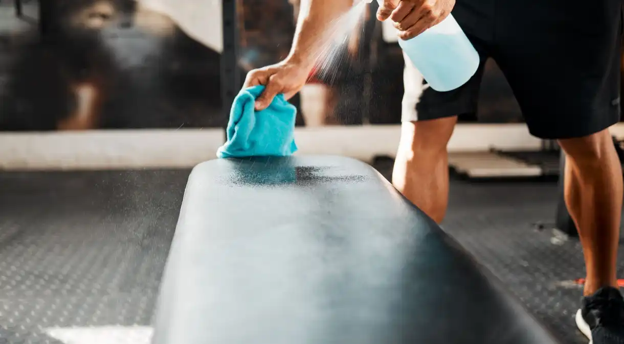 Bactérias, fungos ou vírus na academia: como se proteger de doenças?