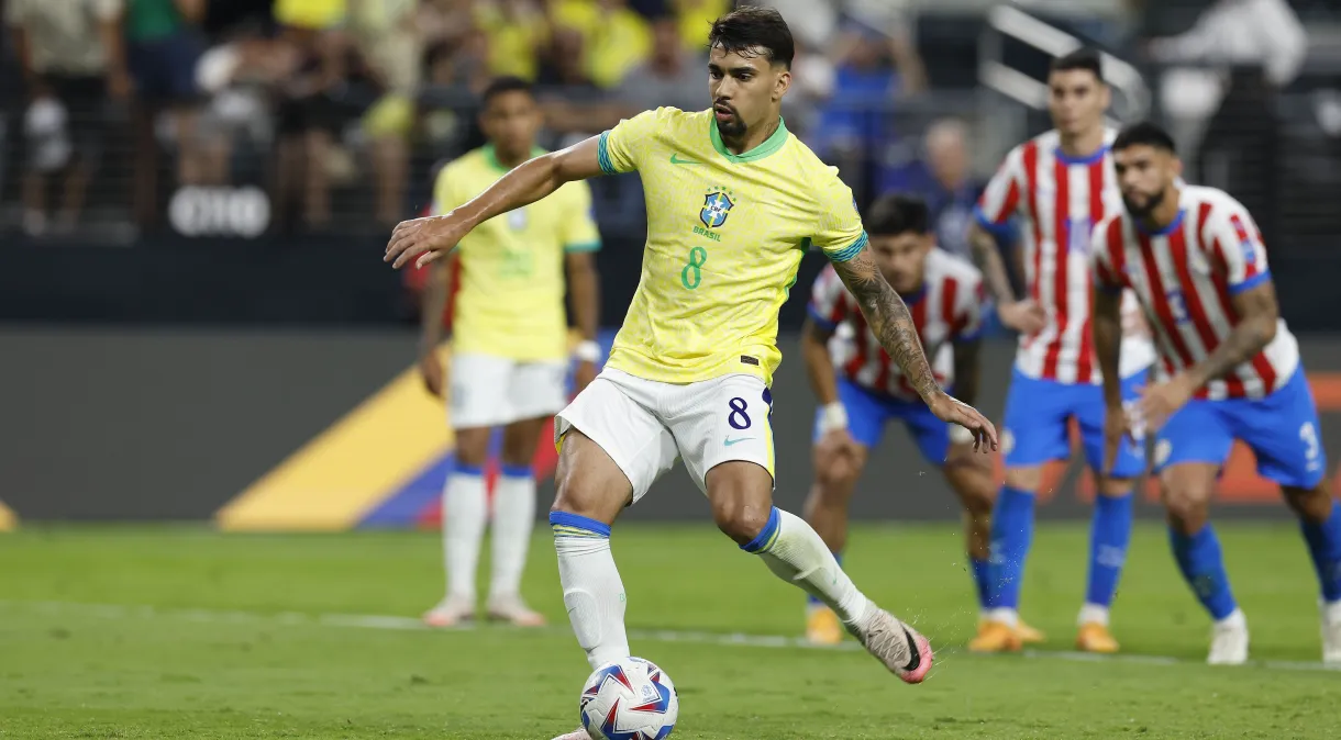 Flamengo avalia risco e estuda proposta por Lucas Paquetá