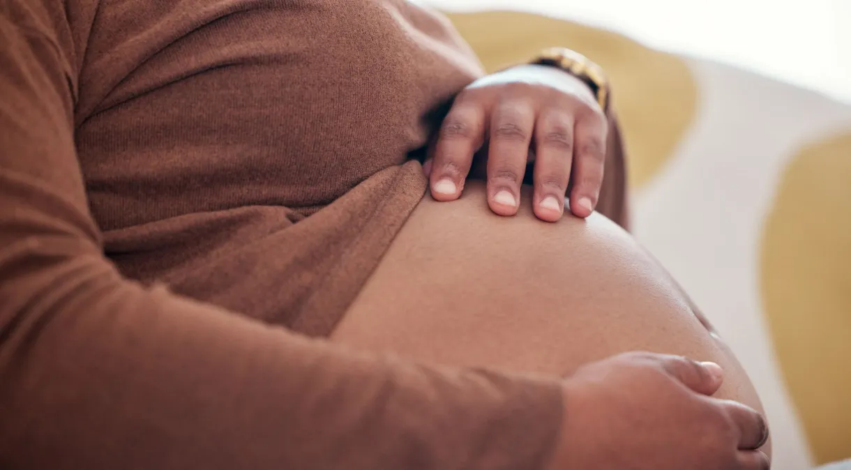 Mulheres pretas têm o dobro de risco de morrer durante ou após parto, diz estudo