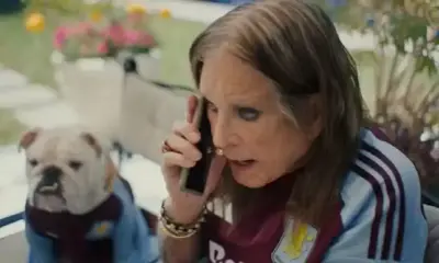 ozzy com o novo uniforme do aston villa da inglaterra e1721741562884