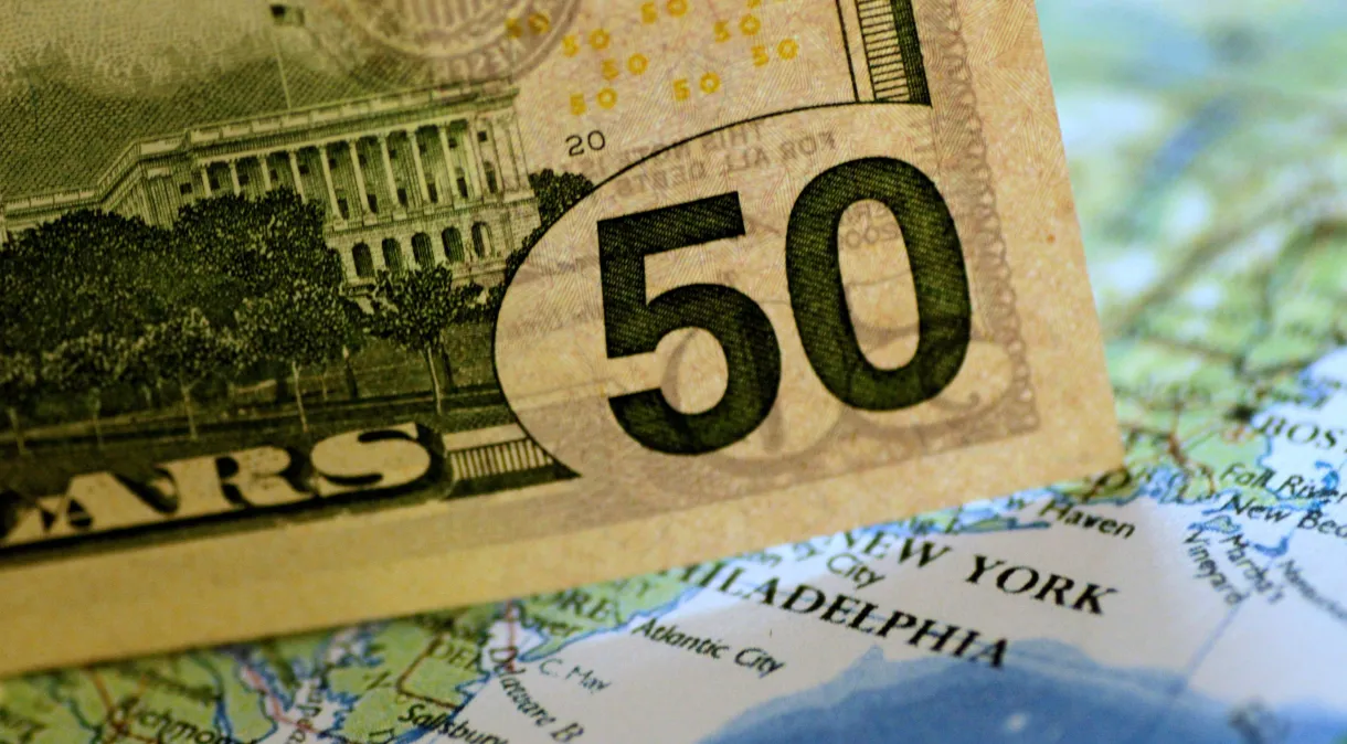 Ibovespa opera em queda e dólar sobe a R$ 5,51 após dados de emprego dos EUA