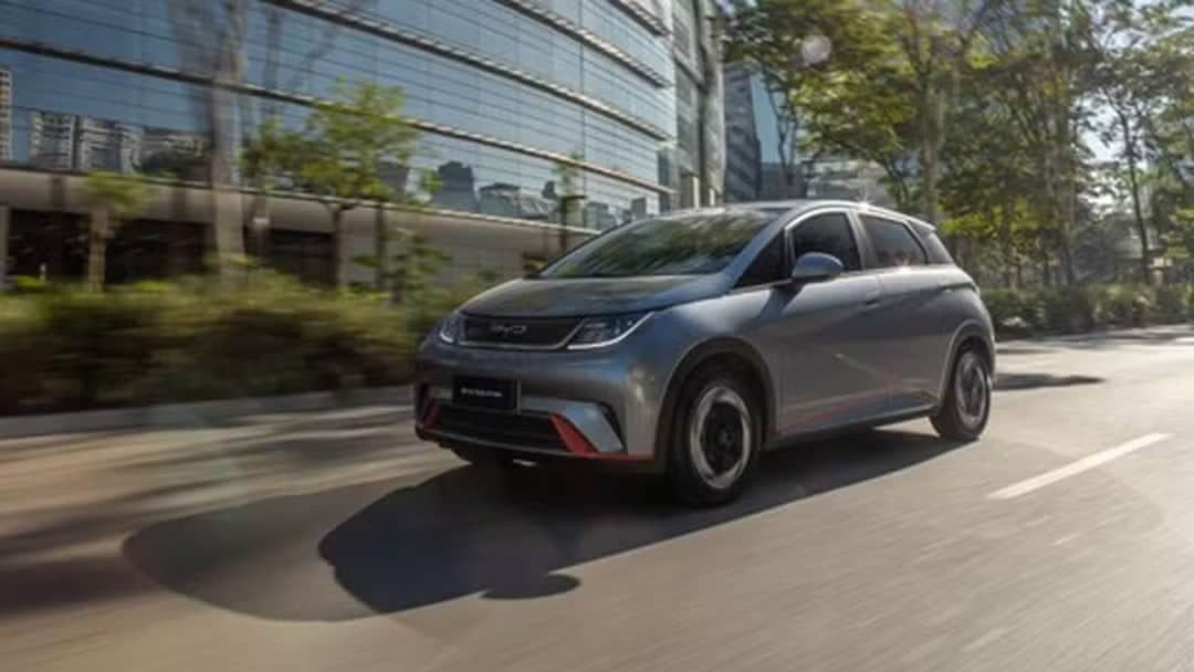 Indústria brasileira pede aumento de imposto para frear ‘invasão’ de veículos chineses