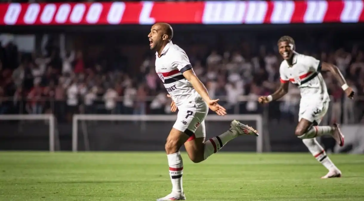 São Paulo vence Grêmio, entra no G4 e afunda rival no Brasileirão