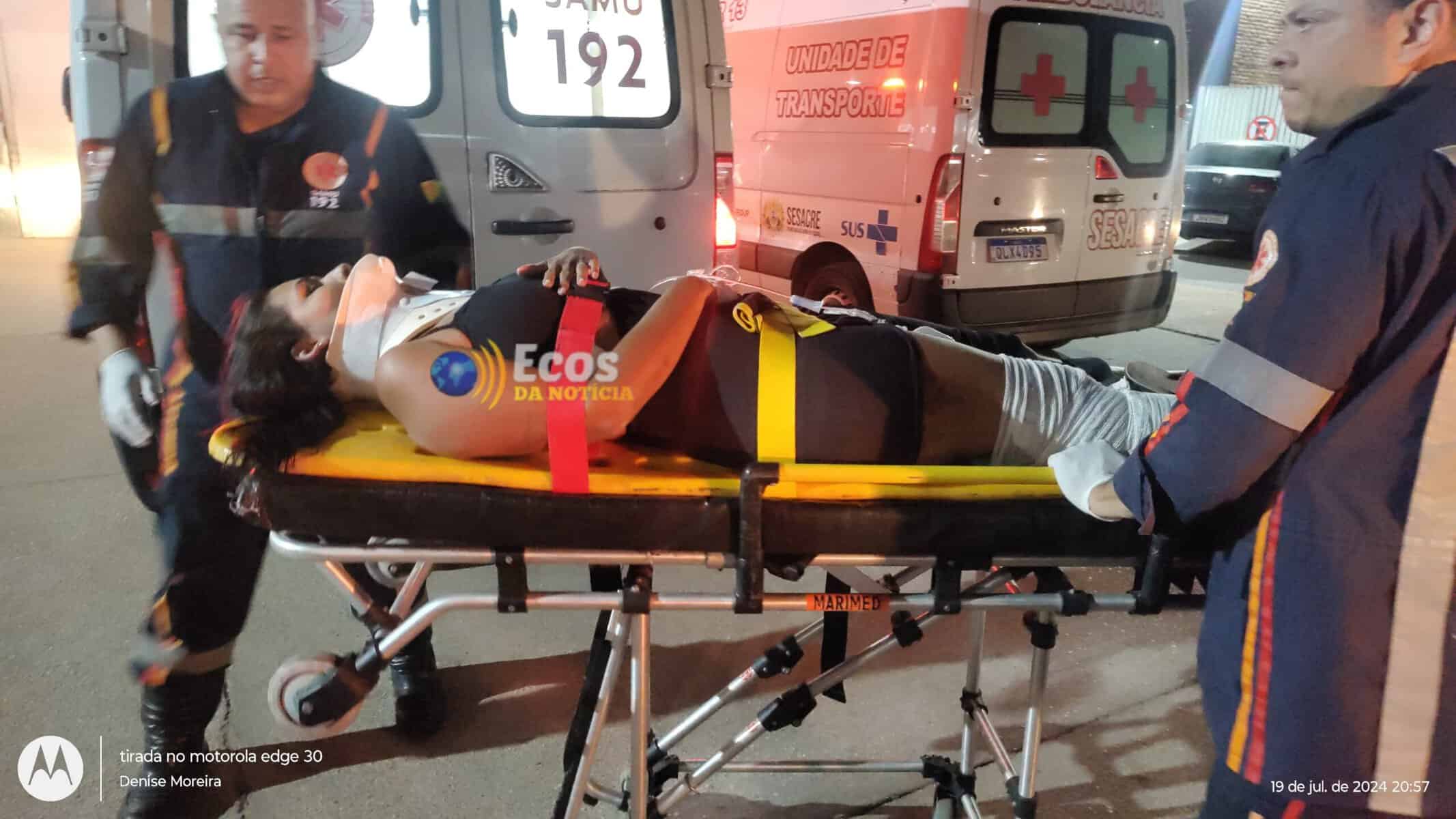 Colisão entre carro e moto deixa mulher ferida no bairro Aviário