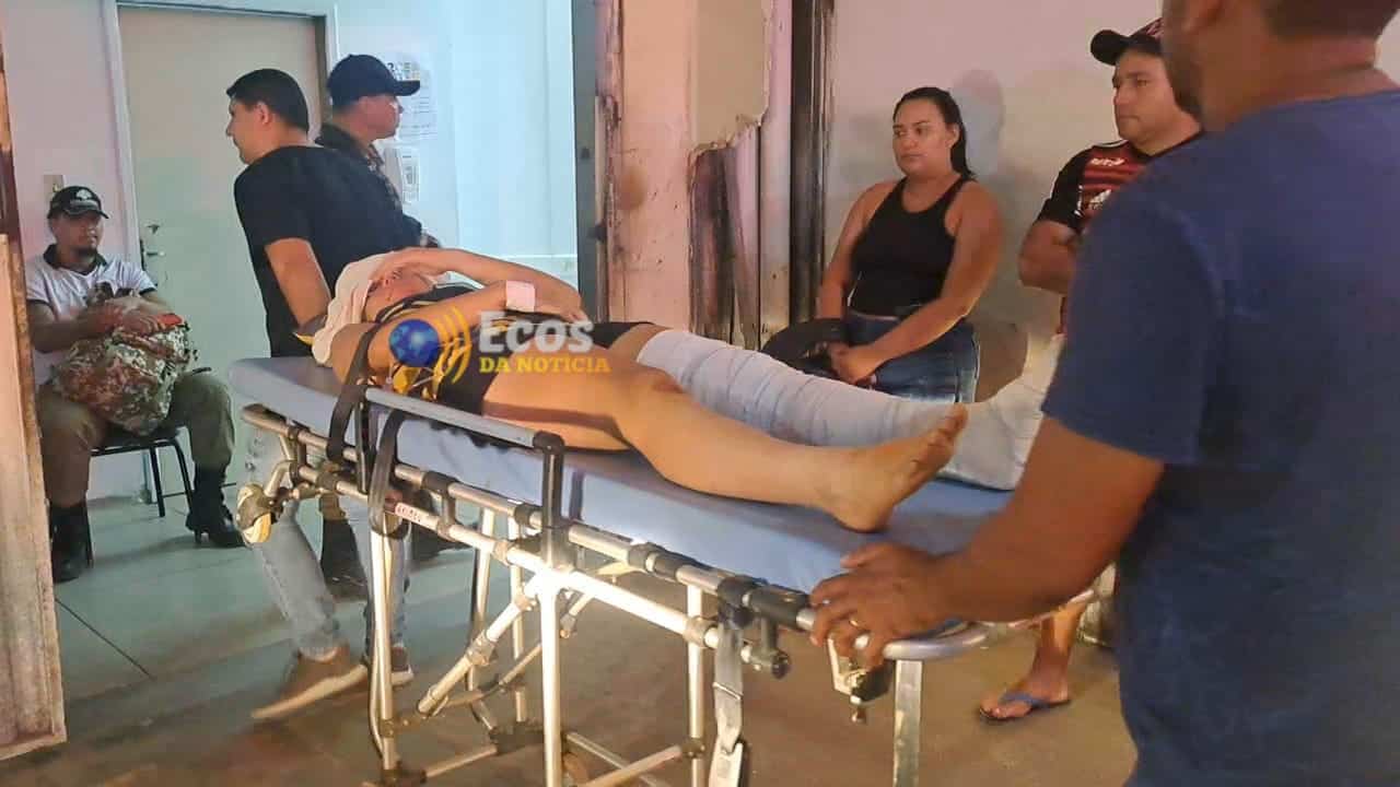 Adolescente fratura perna ao ser atingida por caminhonete em Sena Madureira