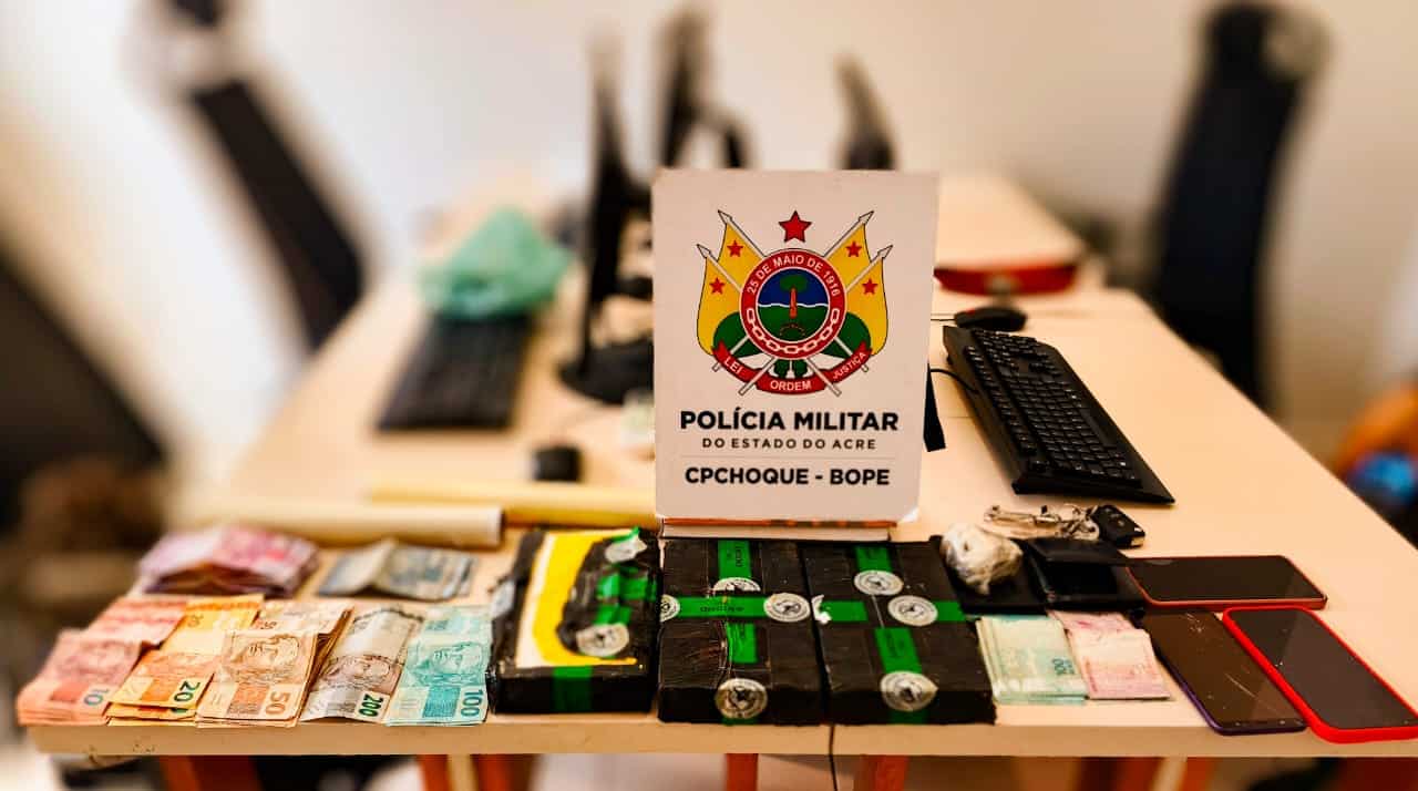 Polícia Militar prende trio por tráfico de drogas no Montanhês
