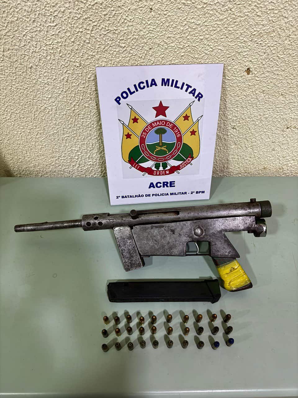 Polícia apreende submetralhadora e munições no Conjunto Habitacional Cidade do Povo em Rio Branco