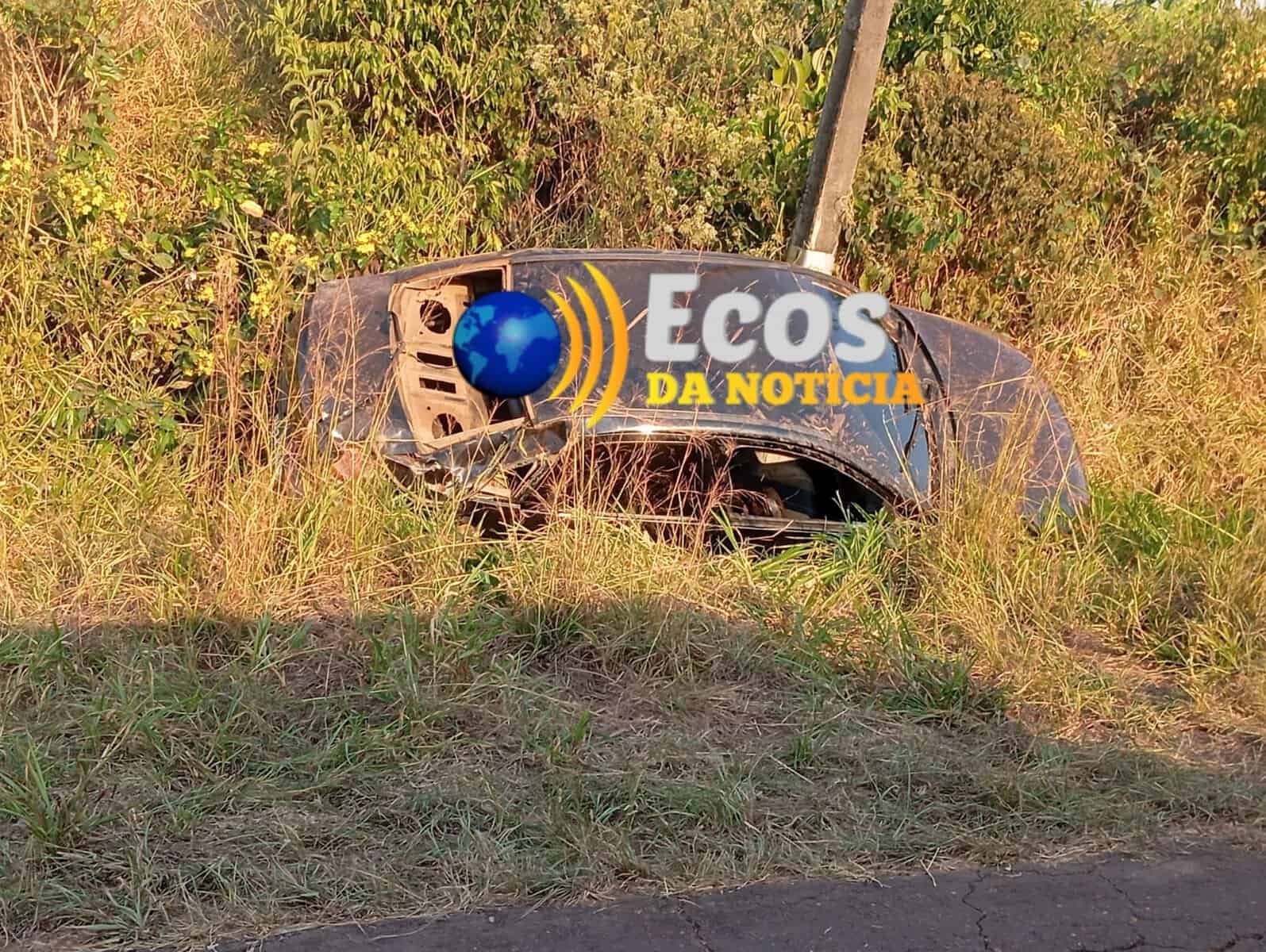 Capotamento na estrada do Porto Acre deixa 4 pessoas feridas