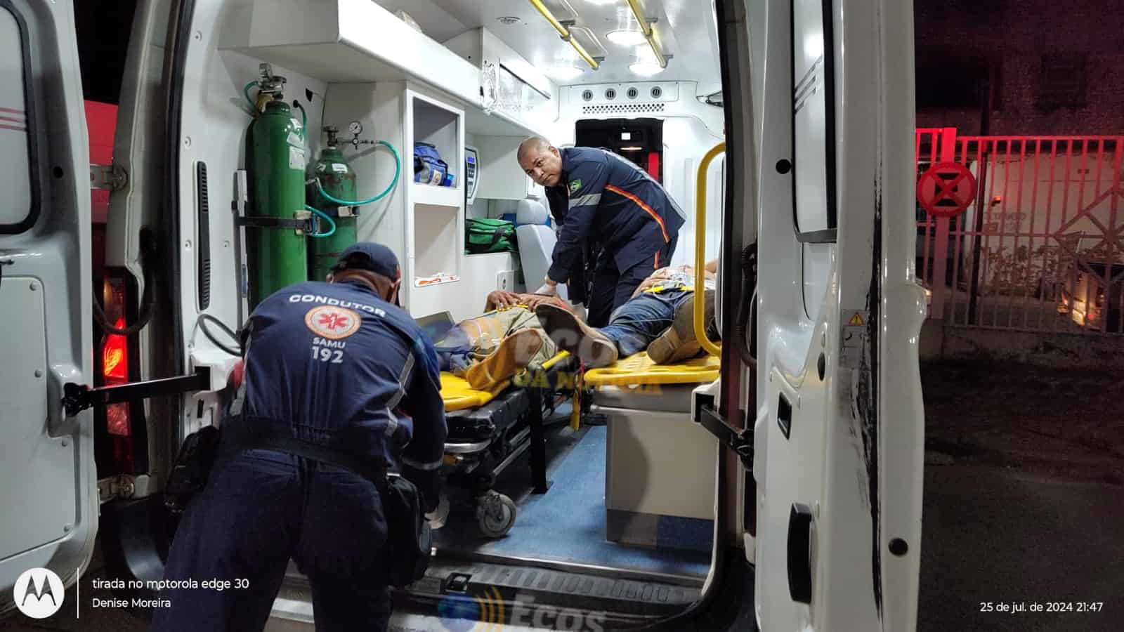 Caminhonete capota na estrada de Porto Acre e deixa dois feridos