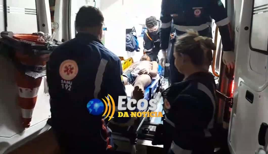 Homem é abordado por criminoso e ferido a golpes de faca em via pública e busca socorro em ônibus em Rio Branco