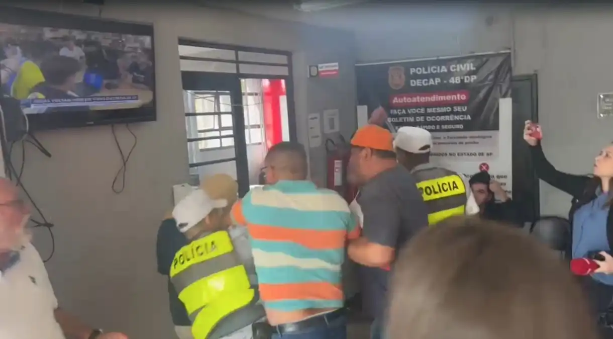 Vídeo: motorista de Porsche é agredido por pai de motociclista morto em São Paulo