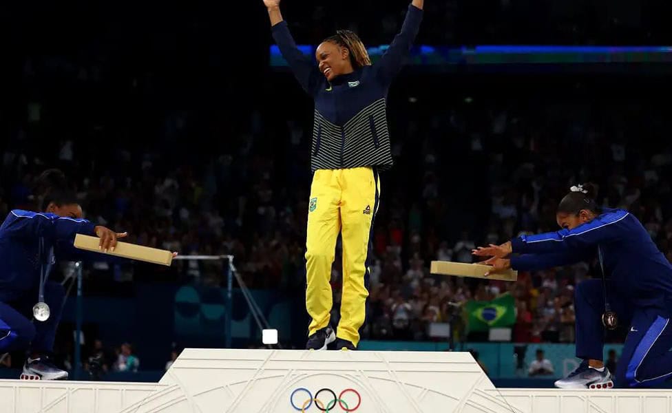 23 anos (33) 23 anos (33)