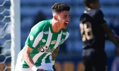 Danilo Boza comemora seu gol pelo Juventude em partida contra o Botafogo em Caxias do Sul
Imagem: Fernando Alves/ECJ