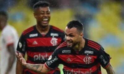 Michael comemora gol em sua reestreia pelo Flamengo
Imagem: Marcelo Cortes / Flamengo