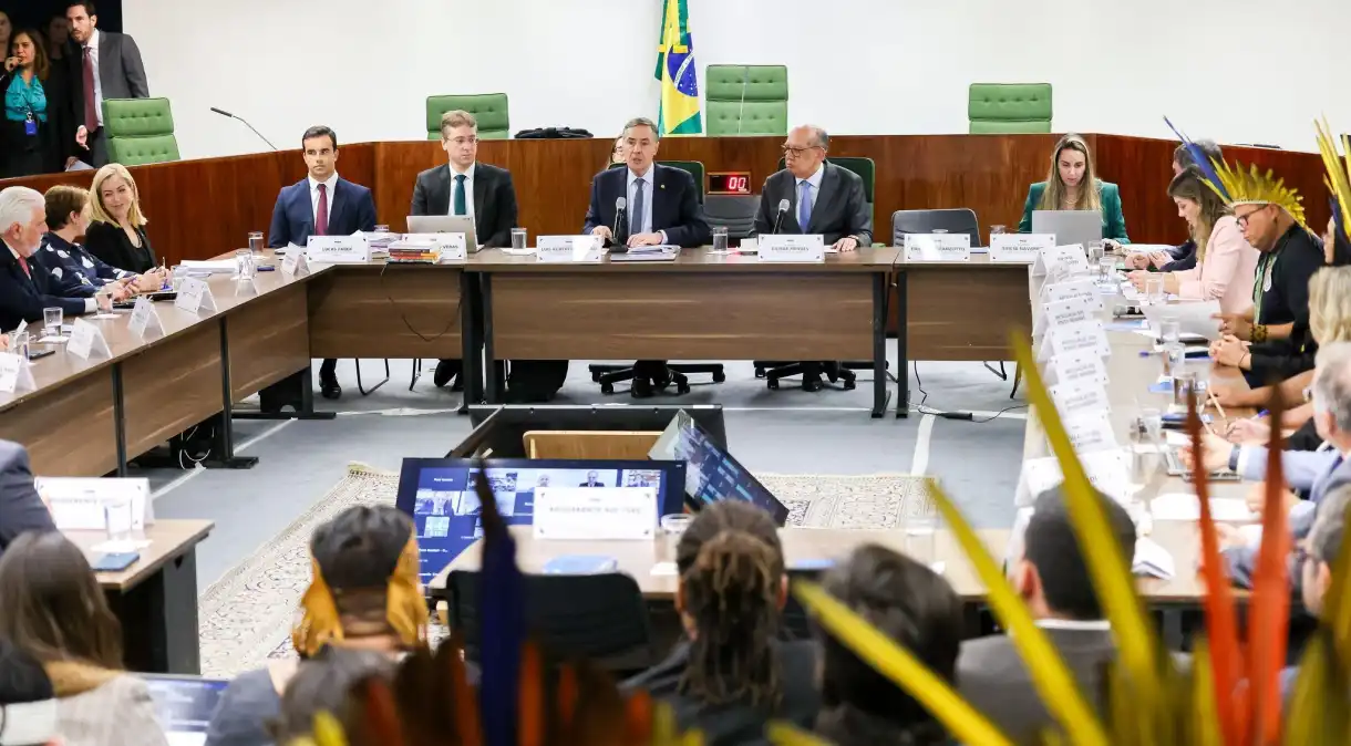 Marco temporal: Indígenas são barrados no STF e Luís Roberto Barroso pede desculpas