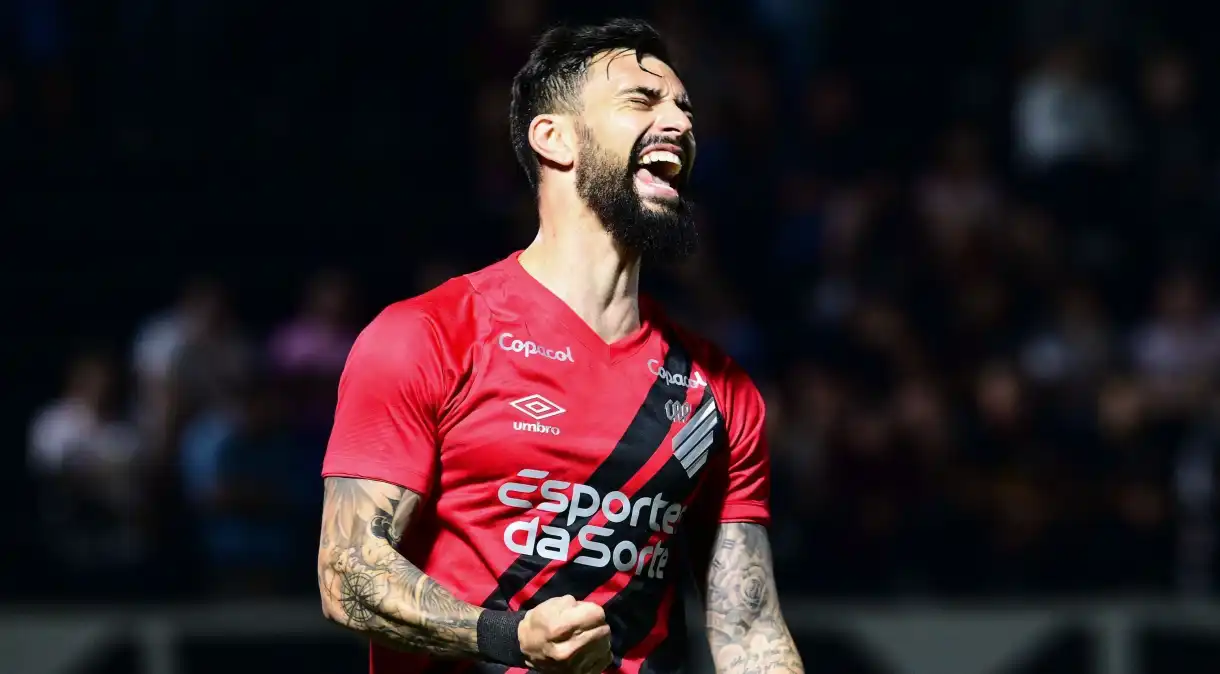 Athletico-PR volta a vencer RB Bragantino e avança às quartas da Copa do Brasil