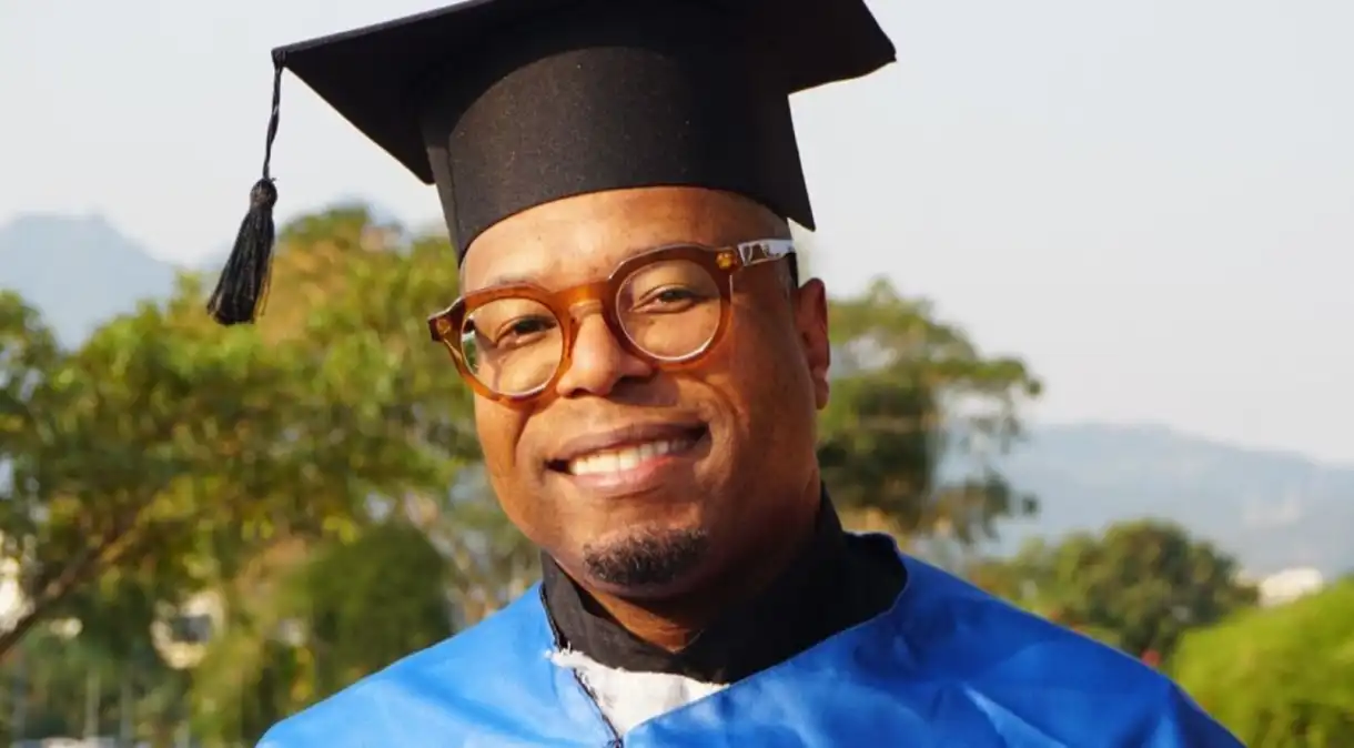 Aos 49 anos, Buchecha se forma na faculdade e comemora: “Cumpri a missão”