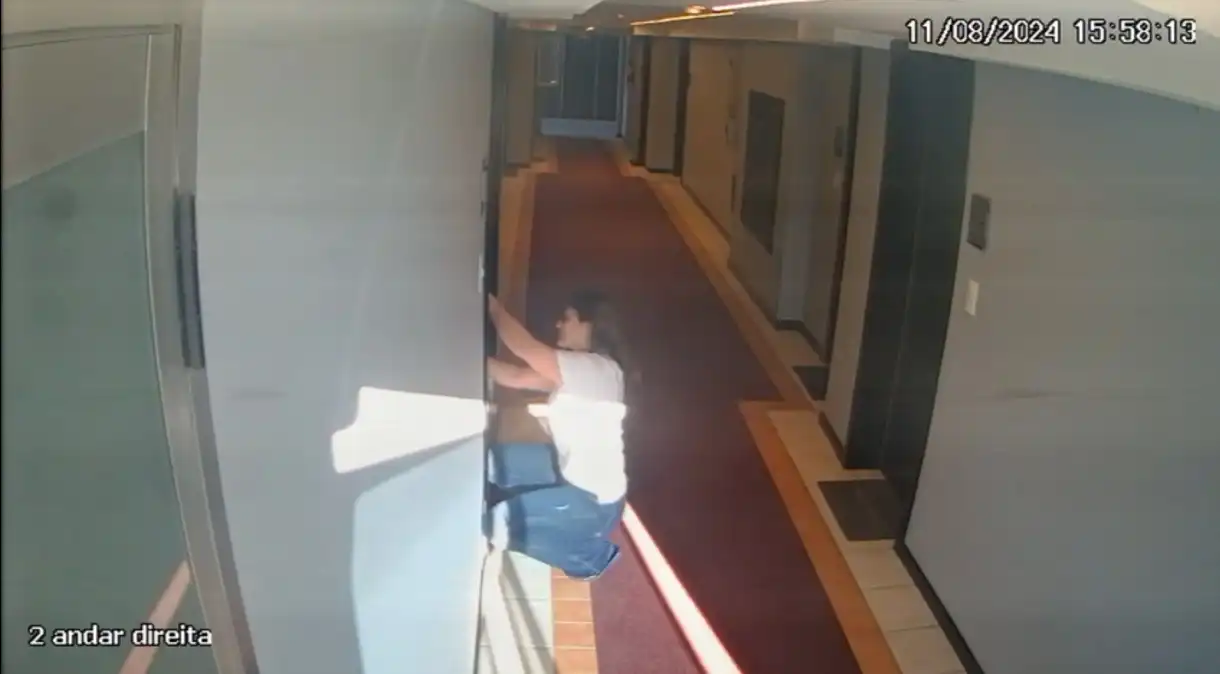 Vídeo: médica invade apartamento e atira contra o ex-companheiro em Santa Catarina