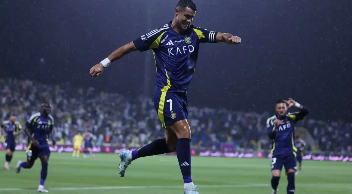 Com gol de Cristiano Ronaldo, Al-Nassr vence e pega Al-Hilal na final da Supercopa Saudita
