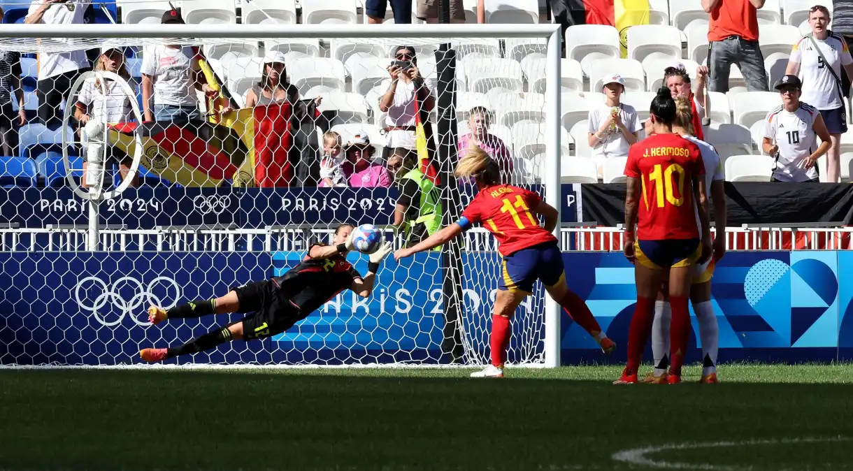 Espanha perde pênalti no último lance e fica sem medalha no futebol feminino