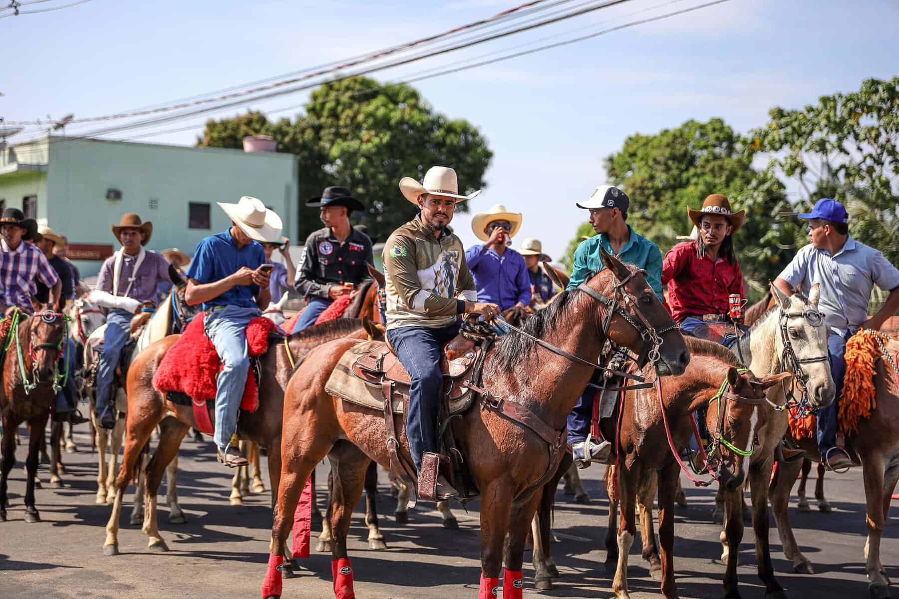 Calvagada abre atividades do dia de encerramento da Expoacre Juruá