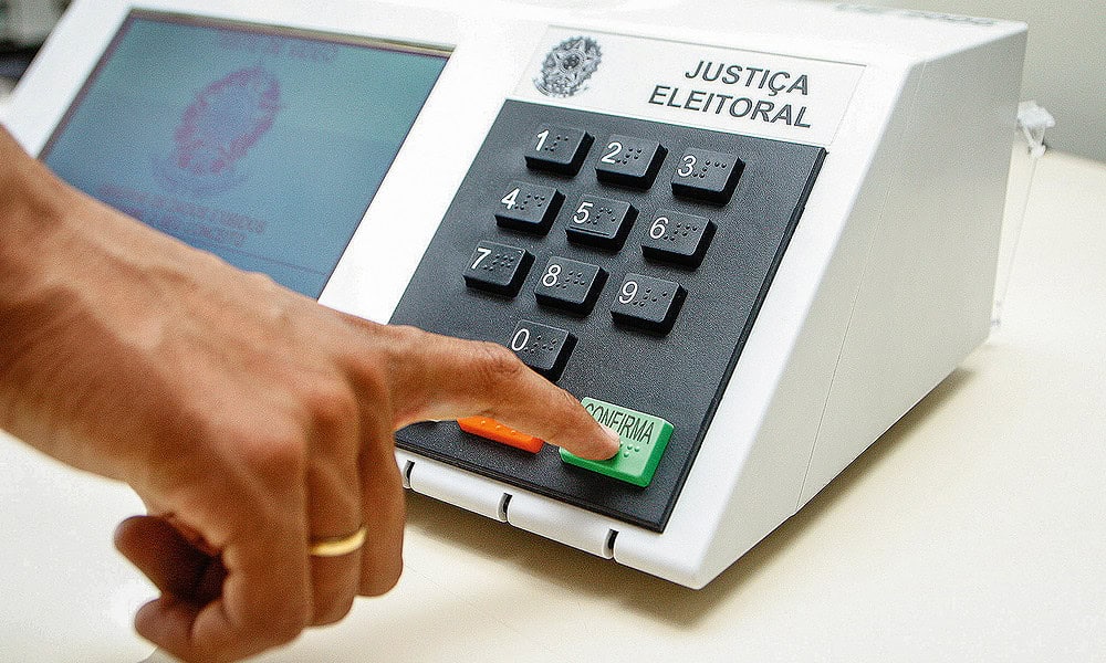 demonstraÁ¿o do uso da urna eletrÙnica para as eleiÁ¿es de 2006. demonstraÁ¿o do uso da urna eletrÙnica para as eleiÁ¿es de 2006.