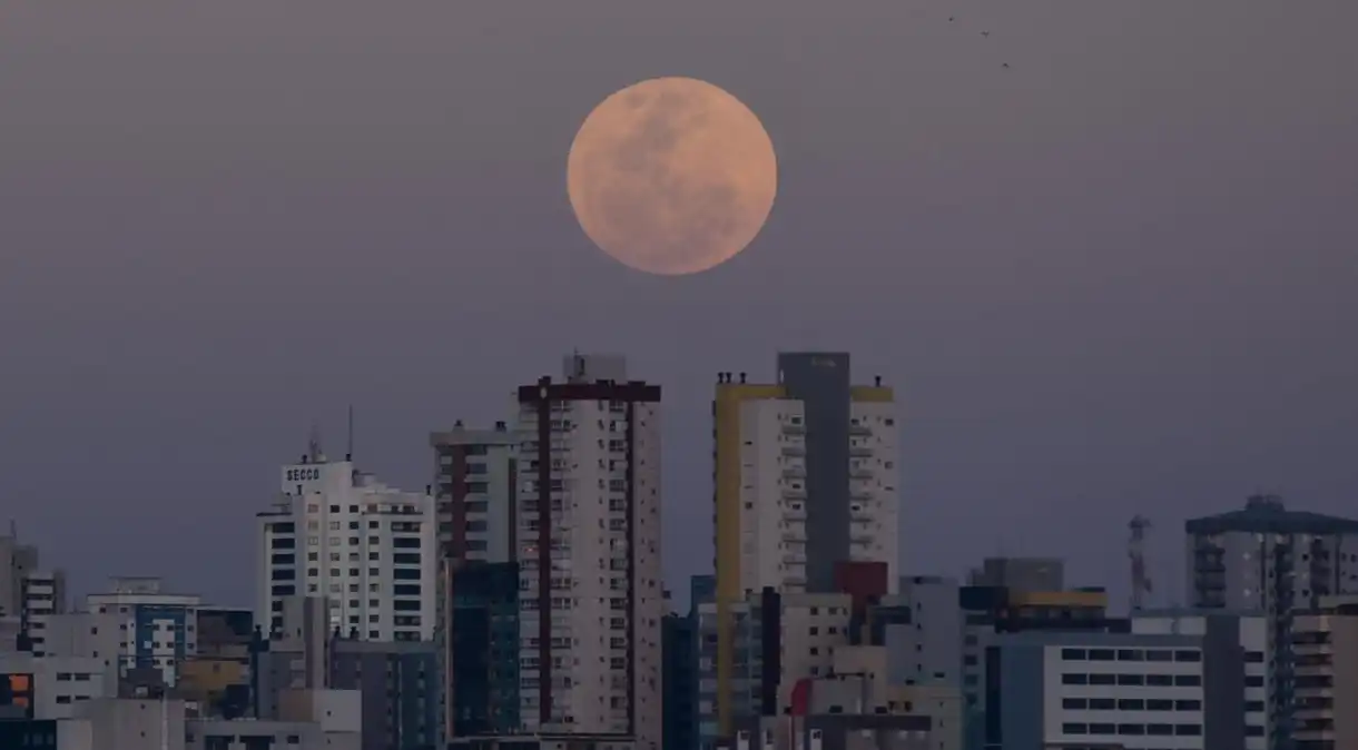 Superlua azul: como observar fenômeno raro que acontece nesta segunda-feira (19)