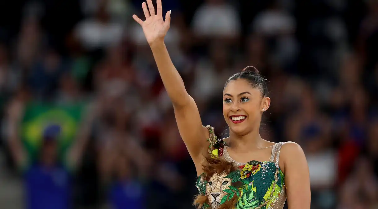 Bárbara Domingos avança à final inédita no individual geral da ginástica rítmica