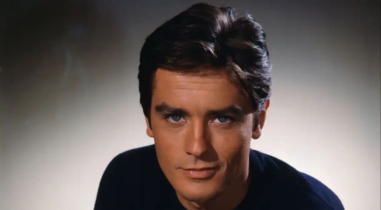 Alain Delon, lenda do cinema francês, morre aos 88 anos