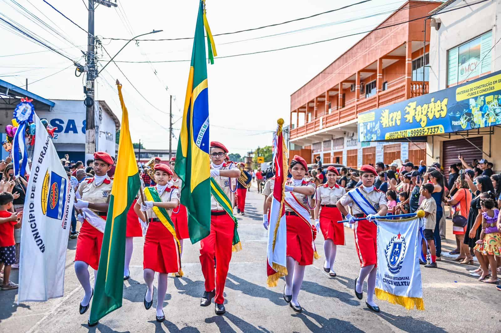 Centenas de pessoas prestigiam aniversário do bairro 6 de Agosto