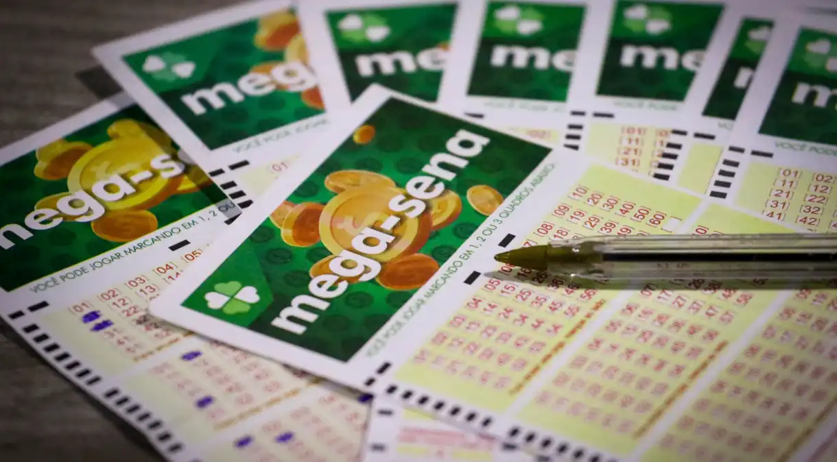 Mega Sena: nenhuma aposta acerta as seis dezenas e prêmio acumula em  R$ 45 milhões