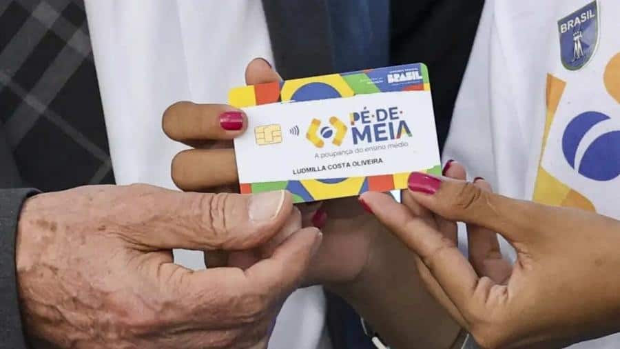programa pe de meia vai beneficiar estudantes da rede publica 1712249733845 v2 900x506