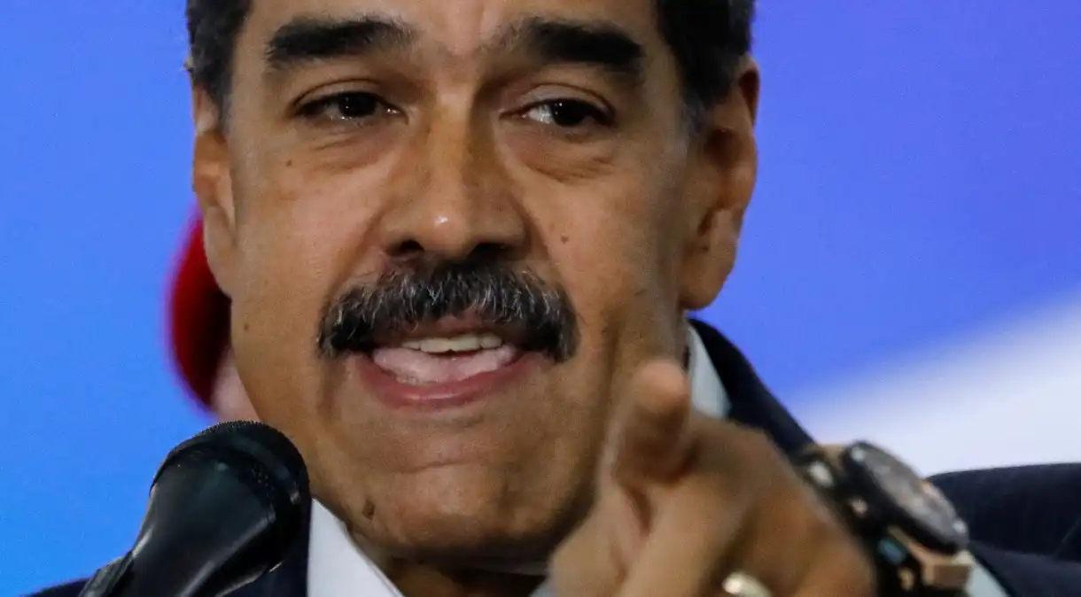 Nicolás Maduro acusa líder da oposição de ter pacto com Elon Musk e o diabo