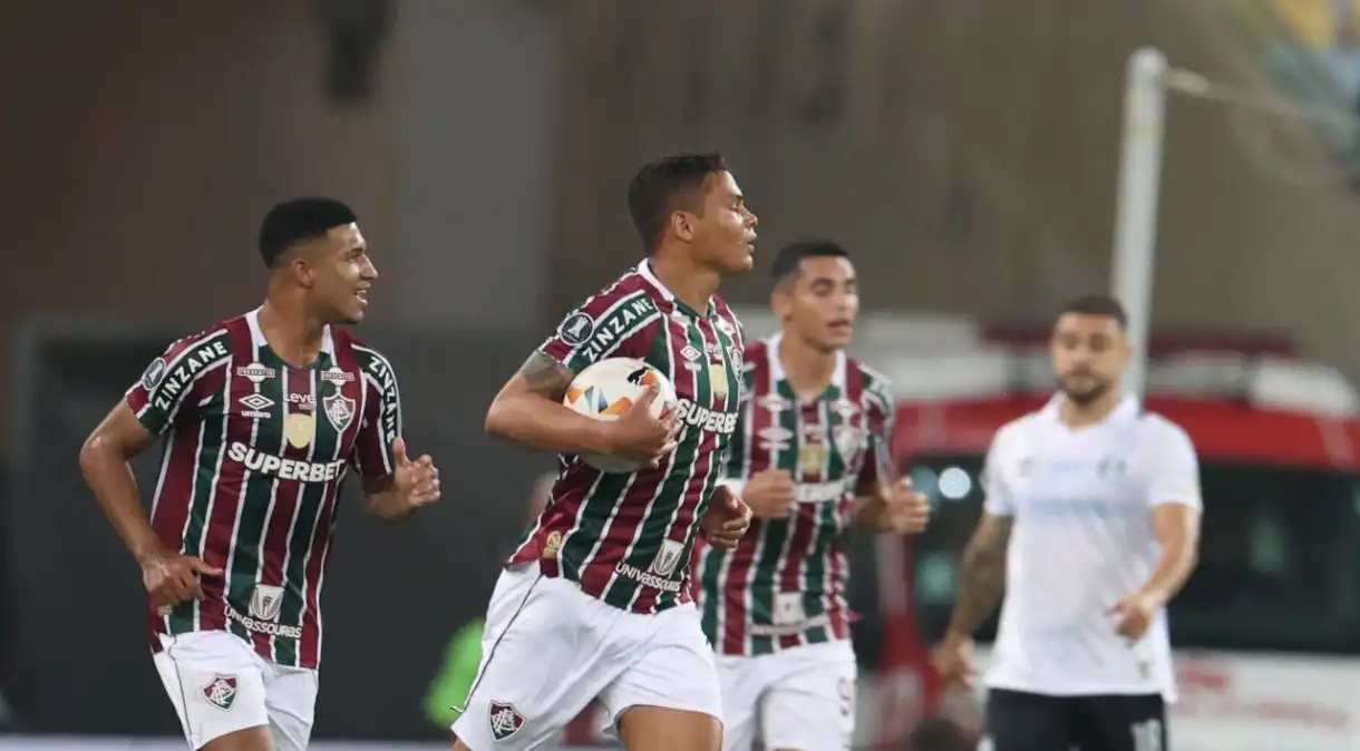Nos pênaltis, Fluminense vence Grêmio e avança às quartas da Libertadores
