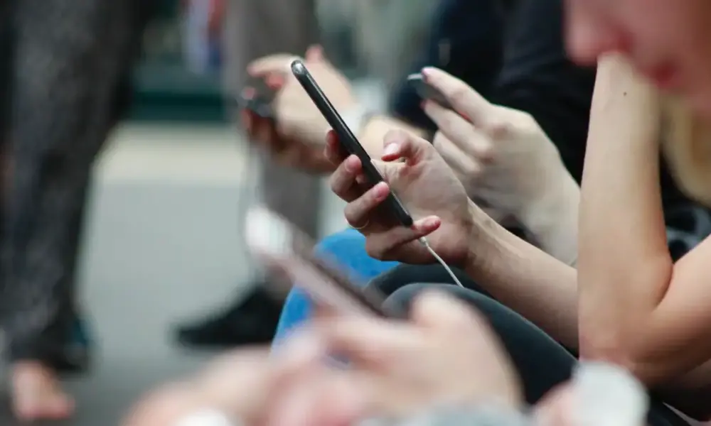 uso celular unsplash uso celular unsplash