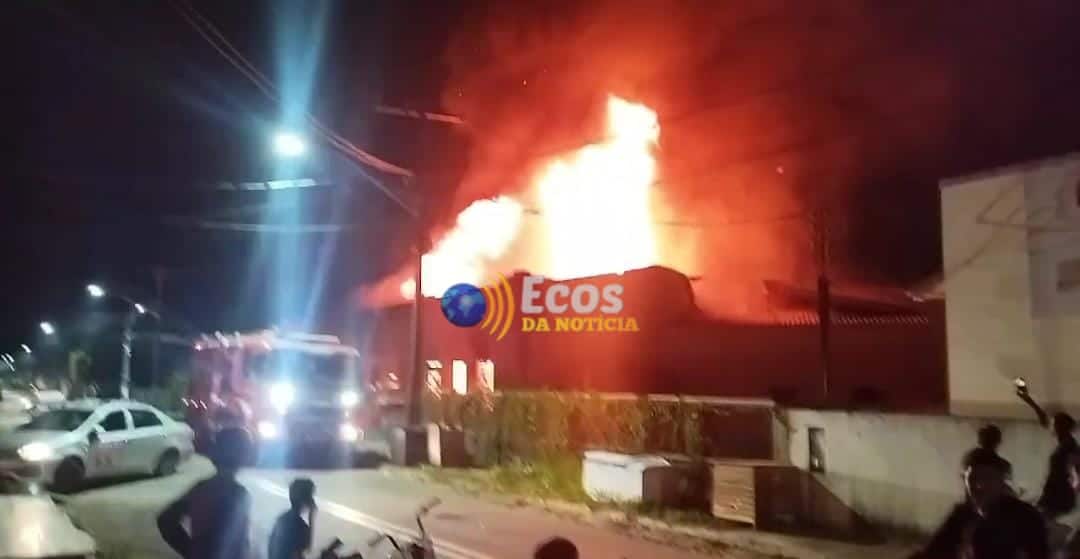 No interior do Acre, incêndio de grandes proporções destrói Centro Cultural