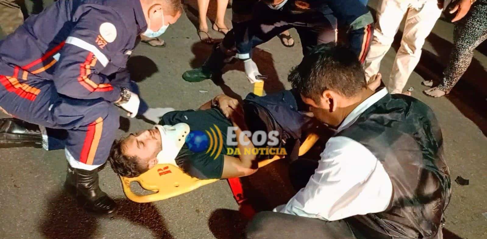 Jovem fica ferido em colisão entre carro e moto na Avenida Sobral