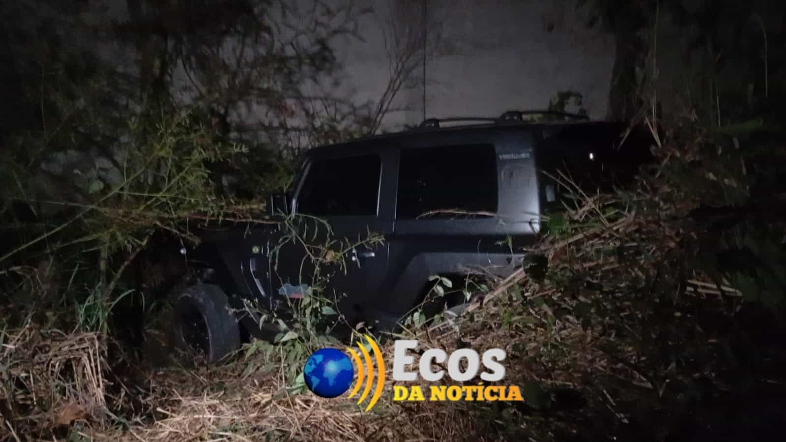 Médica e filha sofrem acidente após carro cair em ribanceira em Rio Branco
