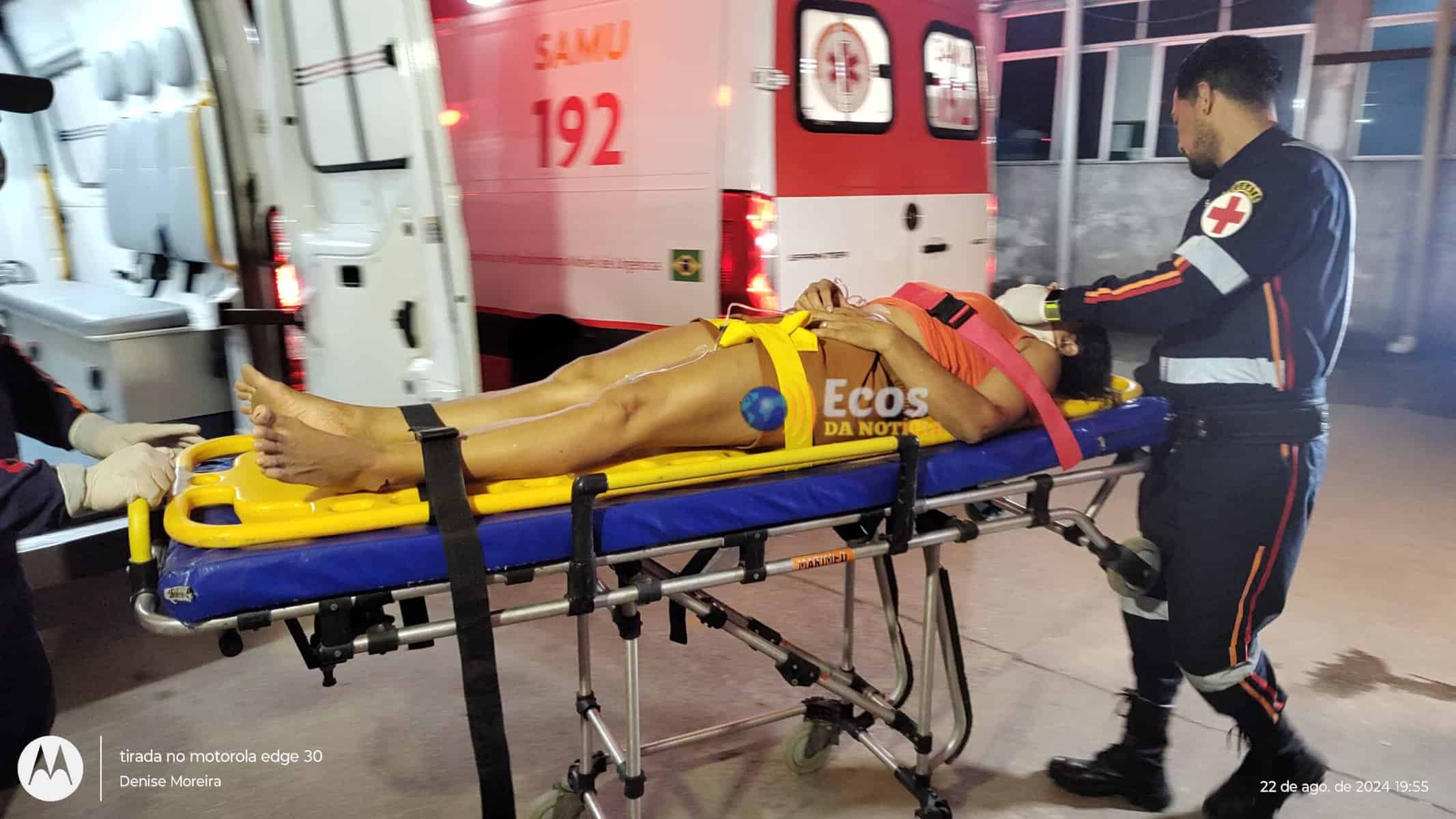 Mulher sofre queda de moto em buraco na BR 364 e vai parar no PS