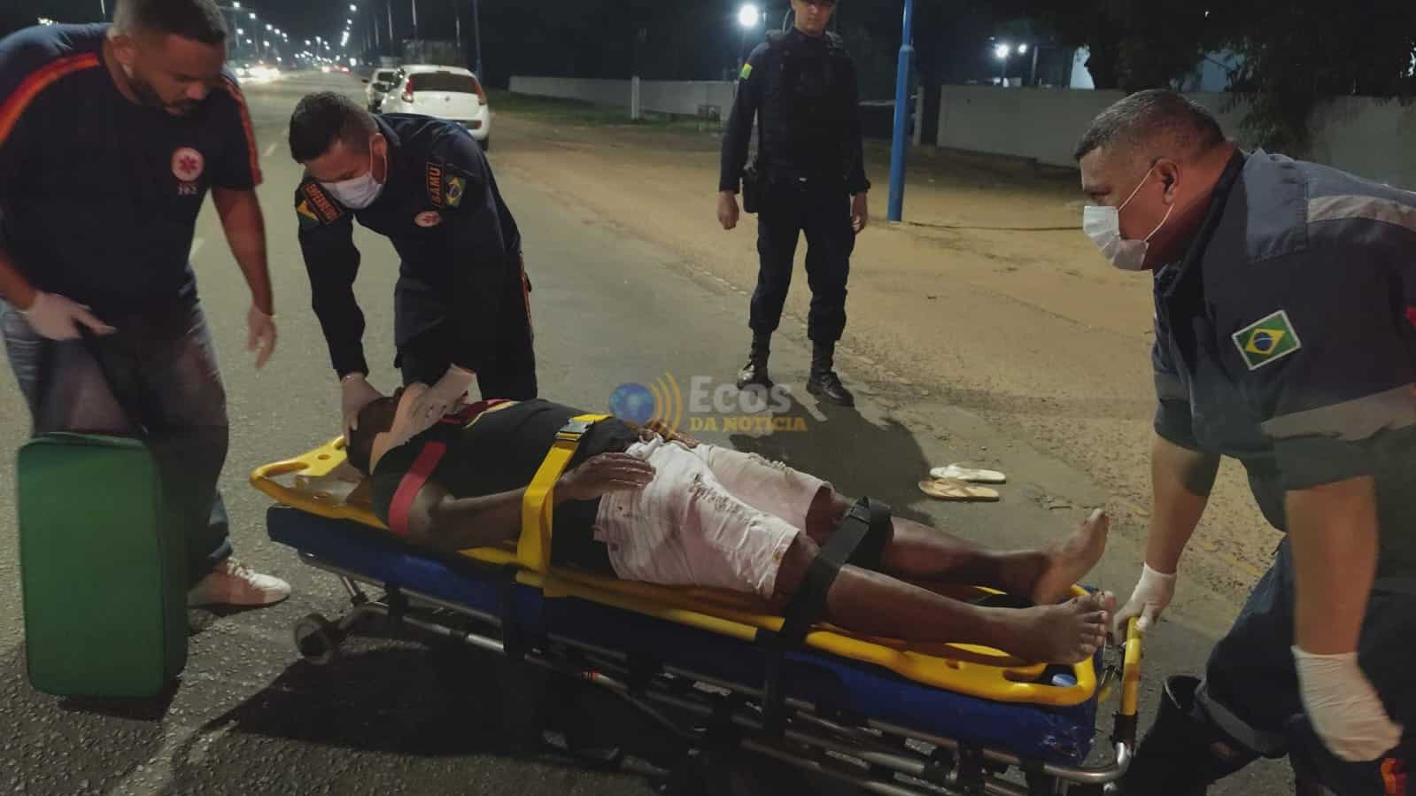 Homem sofre fratura após cair de moto ao passar por quebra-molas