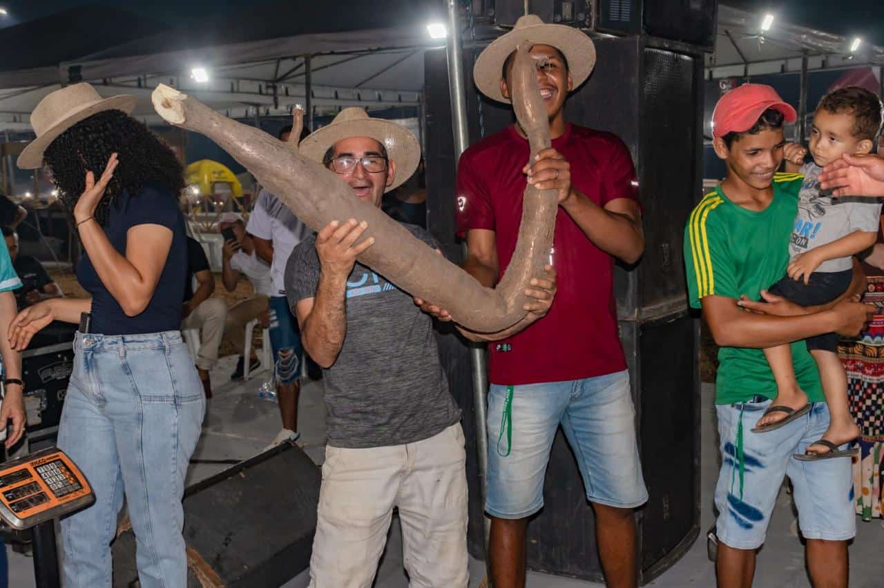 Concurso da maior macaxeira e maior tapioca marcam a terceira noite do Festival da Farinha