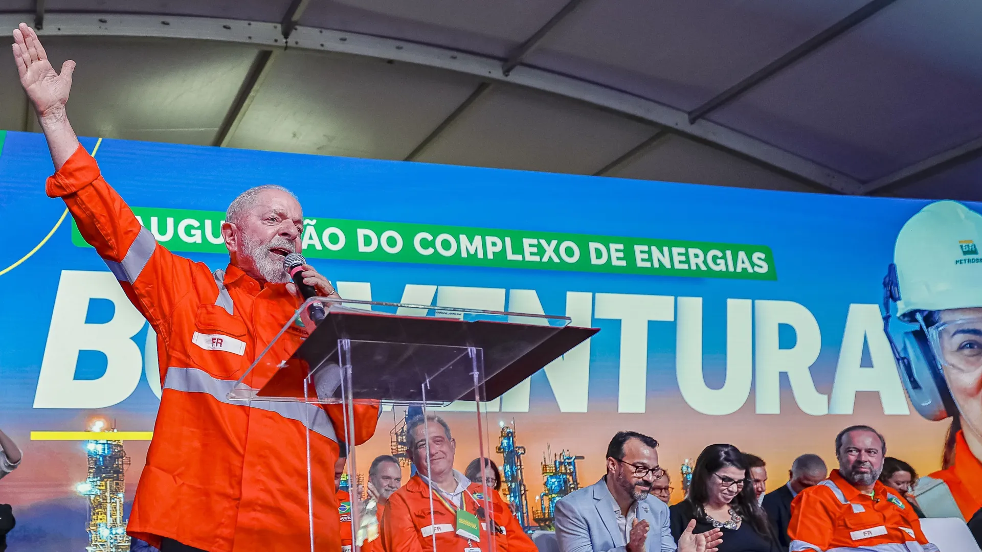 “Como o povo é mais inteligente do que quem faz concurso, me elegeram presidente”, diz Lula
