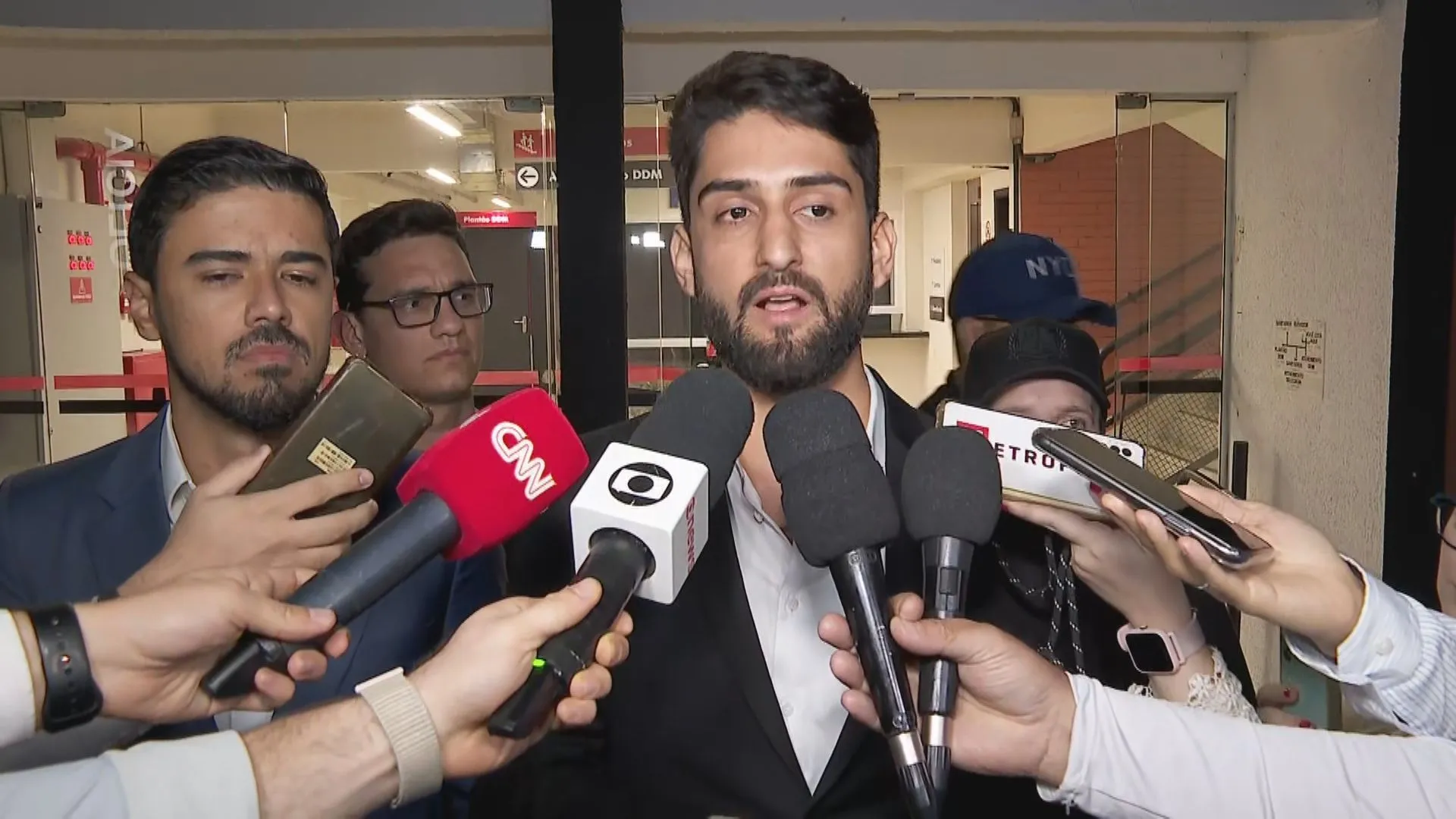 Assessor de Marçal presta depoimento por soco em marqueteiro de Nunes em debate